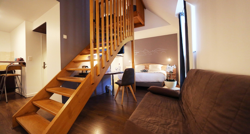 Family Room, Multiple Beds, Kitchen - Photo 10