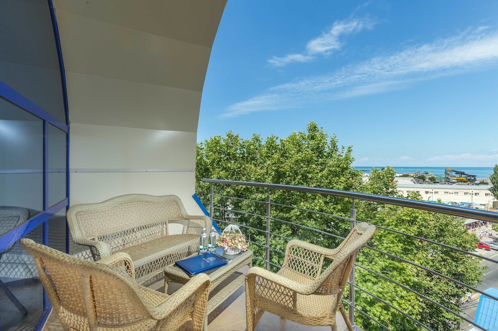 Suite, Balcony photo 3