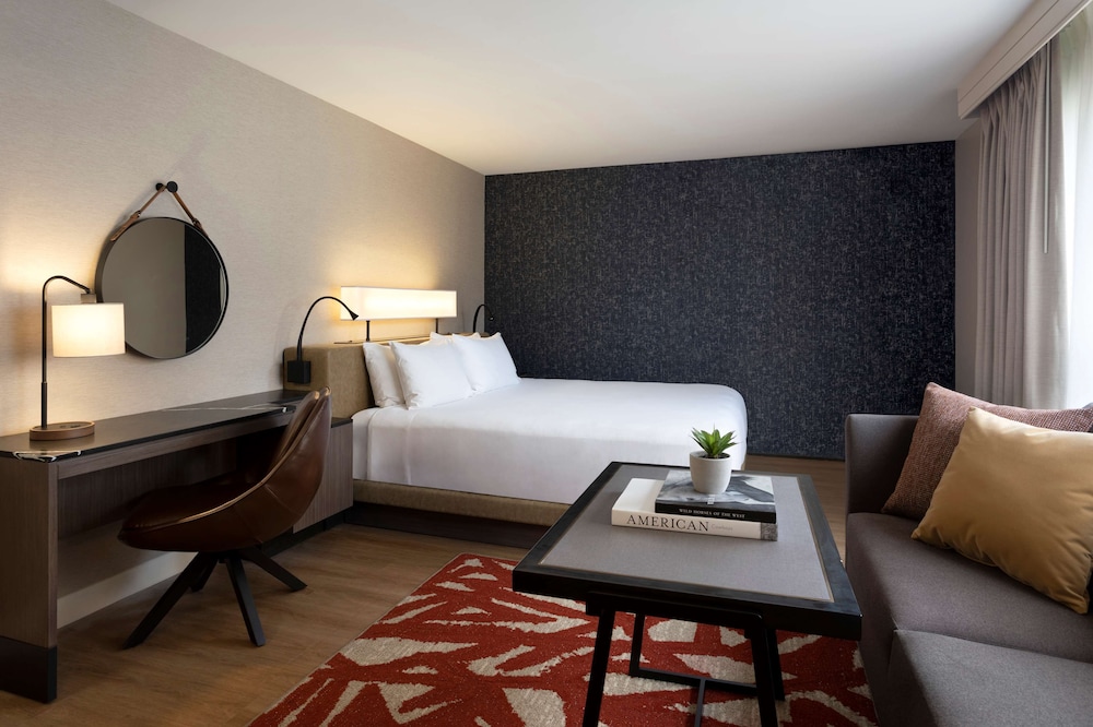 Suite (Riverbend) - Photo 2
