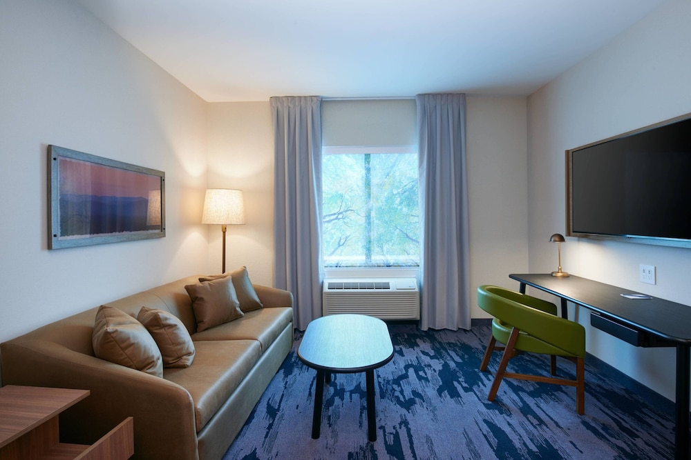 Suite, Multiple Beds (Mobility/Hearing Access, Roll-In Shwr) - Photo 2