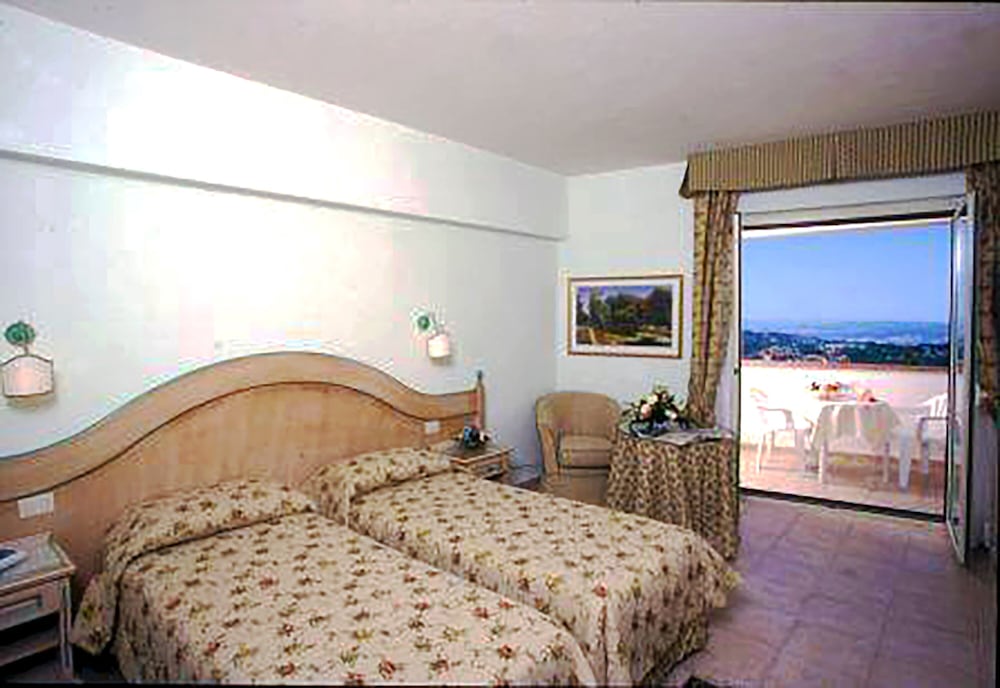 Family Room, 1 Bedroom photo 1