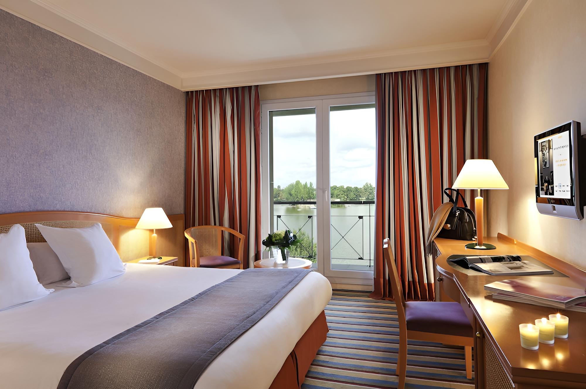 Superior Room, Lake Side