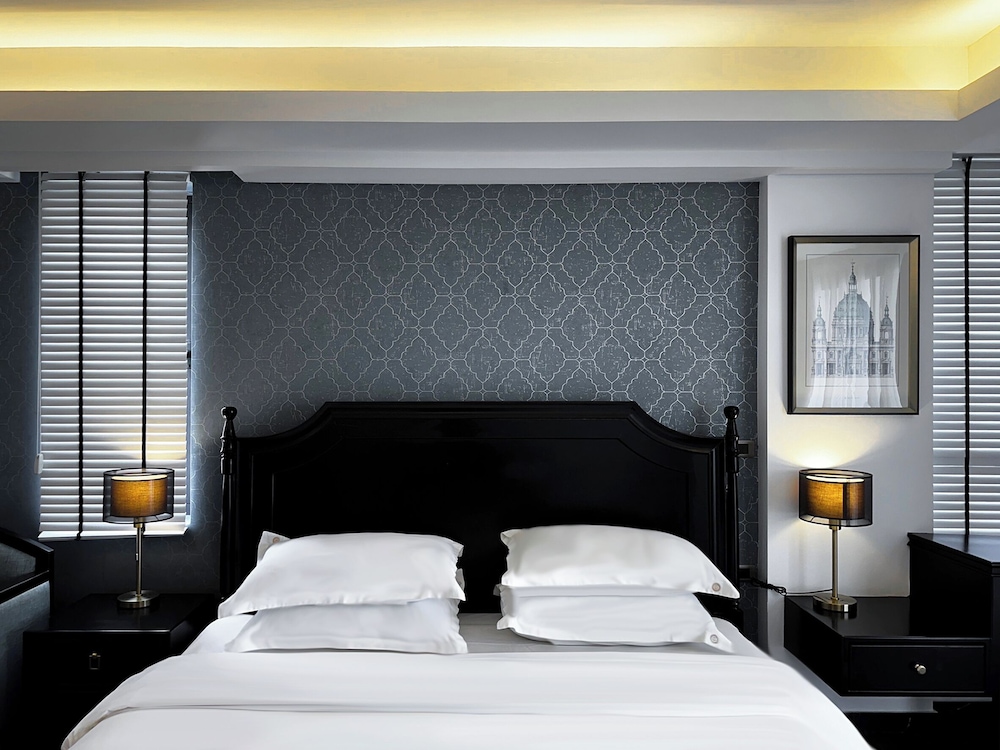Deluxe King Room - Photo 6