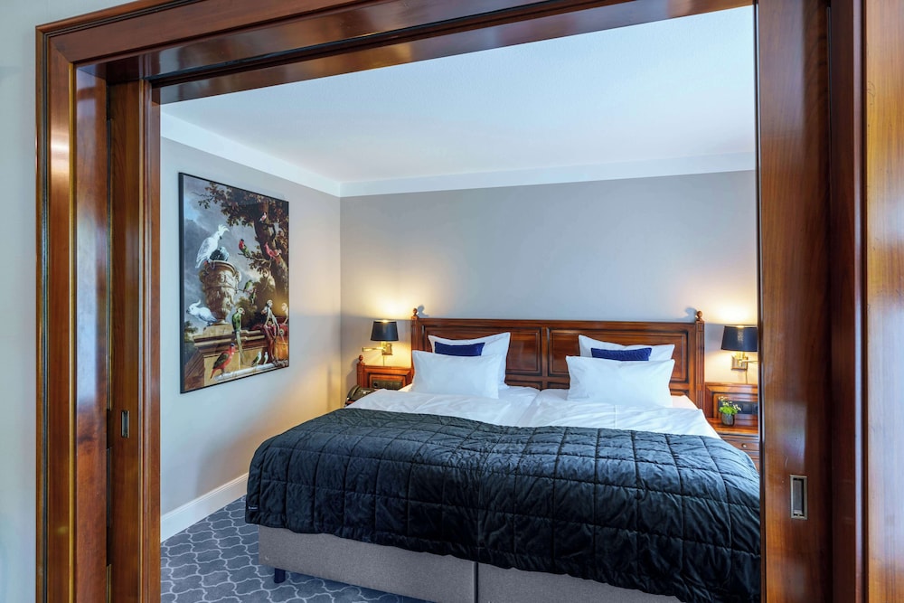 Superior Room, 1 Double Bed (Converts to 2 Twin Beds;Shower Only) - Photo 3