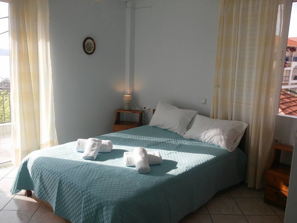 Family Apartment, 2 Bedrooms, Garden View, Beachside photo 1