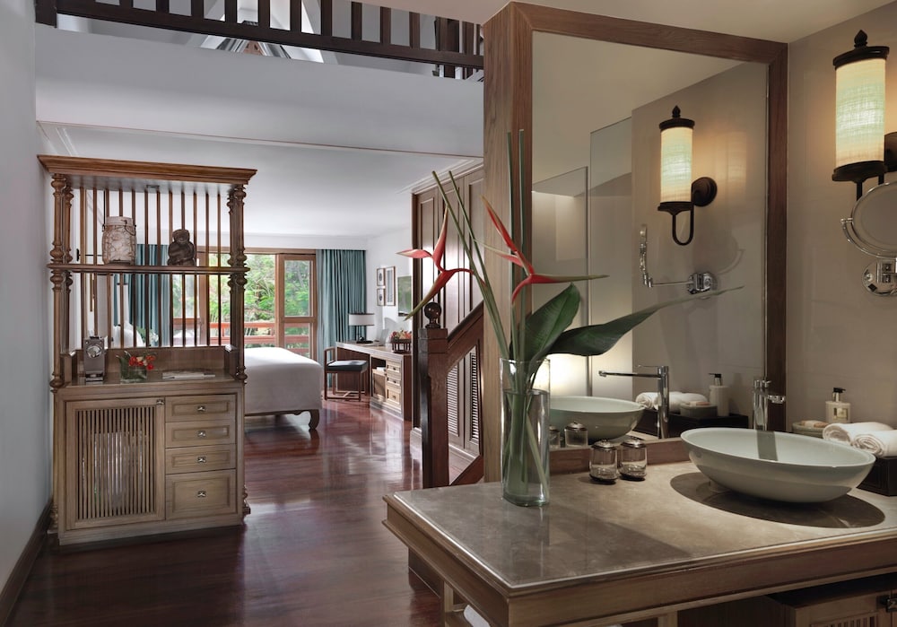 Suite (Duplex) - Photo 2