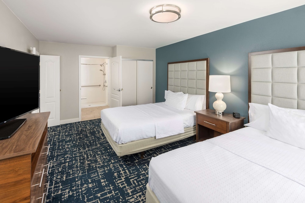 Suite, 2 Bedrooms, Accessible, Non Smoking - Photo 7