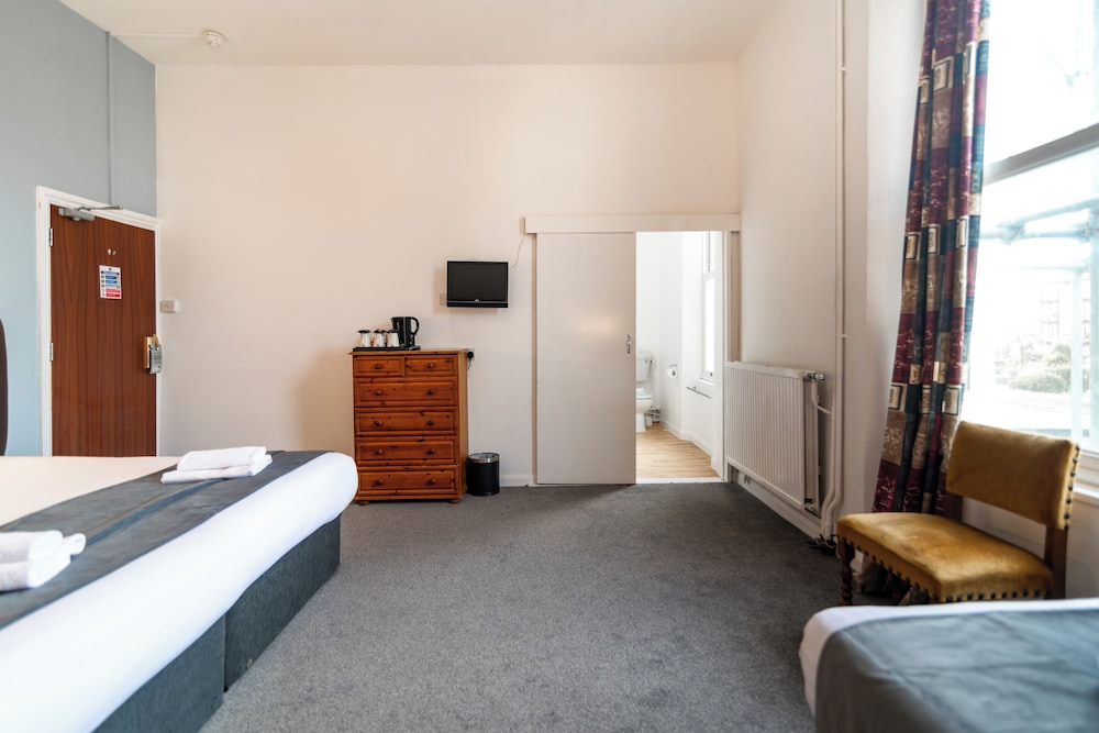 Family Quadruple Room, Multiple Beds, City View photo 2