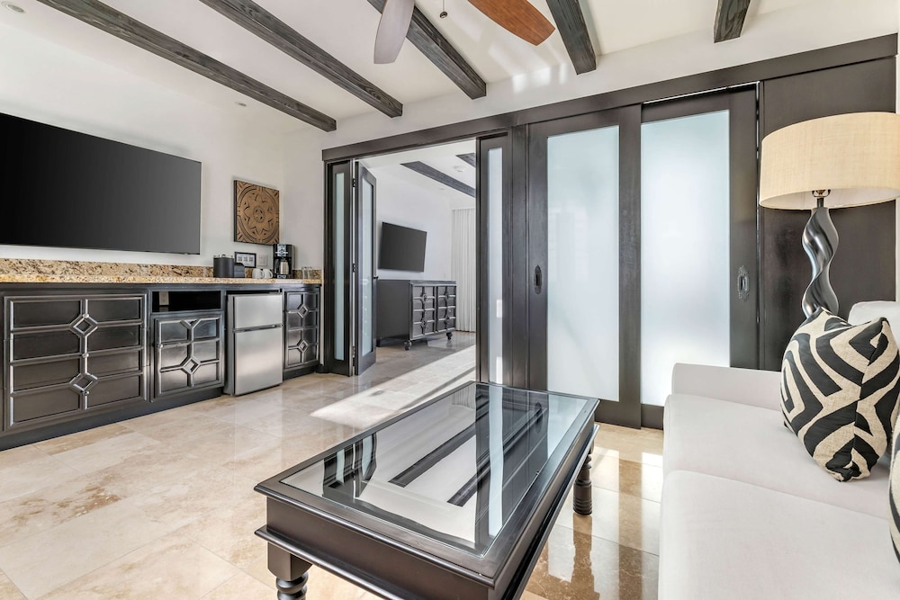 Junior 1 King Suite With Balcony