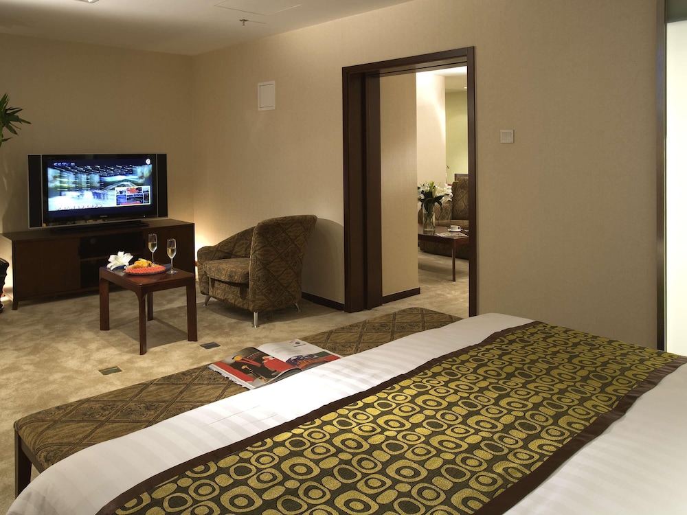 Suite, 1 King Bed photo 1
