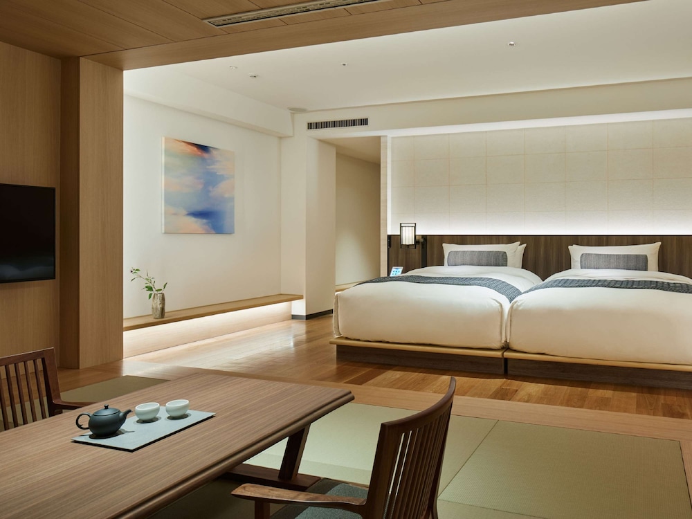 TRADITIONAL SUITE
