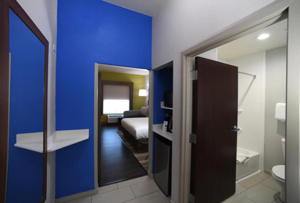 Standard Room, 1 King Bed (Leisure) - Photo 5