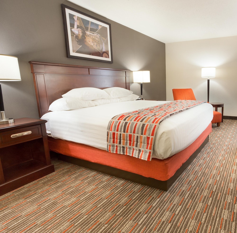 Suite, 1 King Bed with Sofa bed, Refrigerator & Microwave (2 Rooms, Upper Floor) - Photo 2
