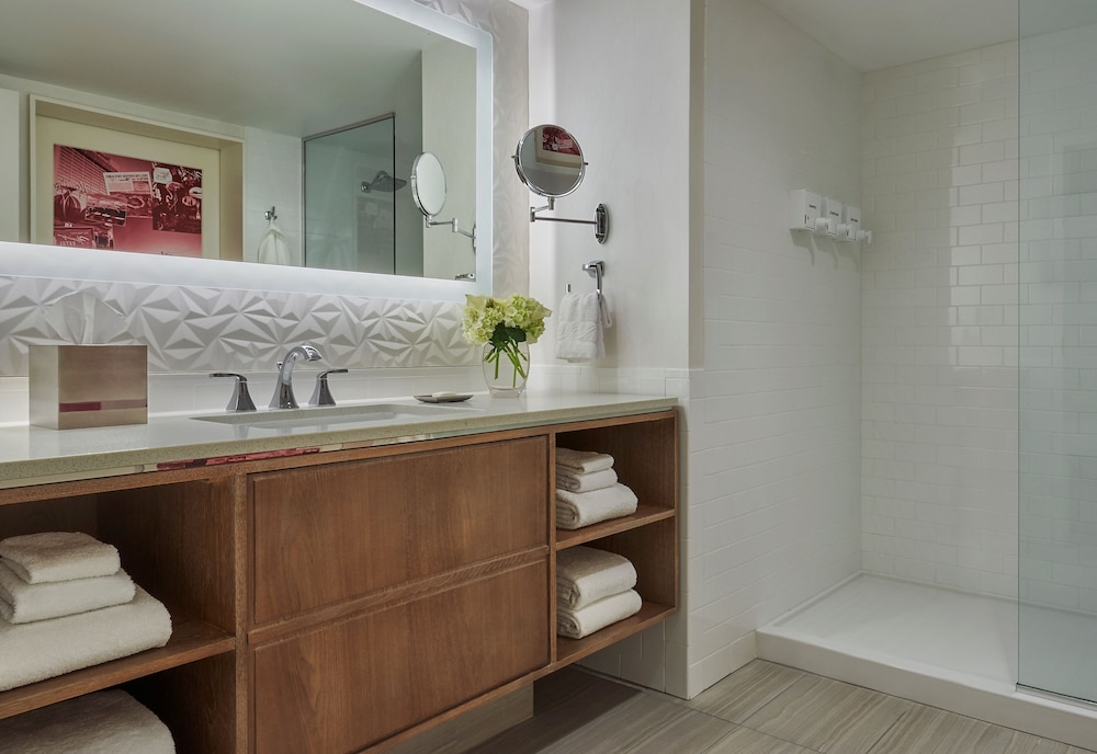 Flamingo Vice-presidential Suite, Habitat Tower, 1 King, Non-smoking