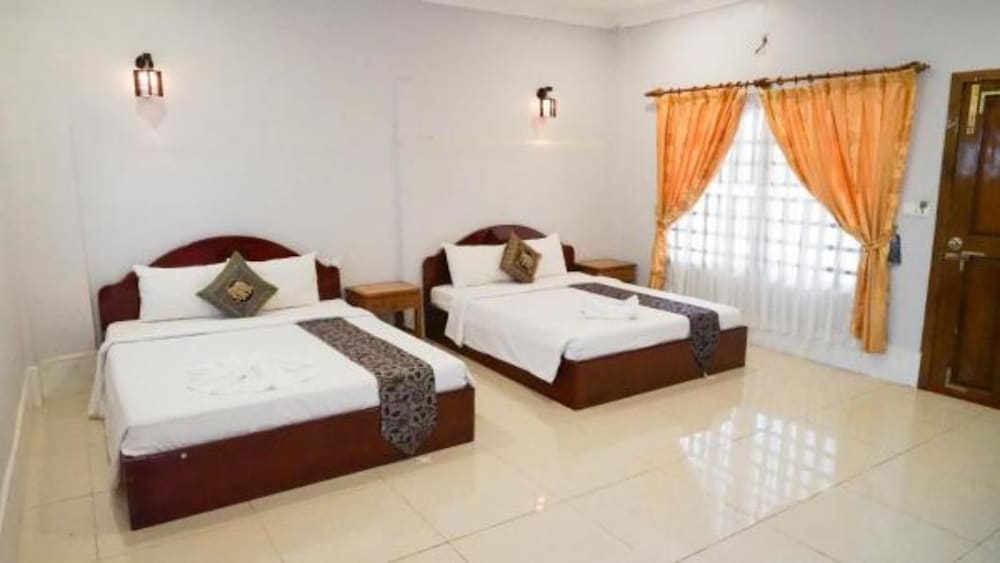 Family Room, 2 Bedrooms
