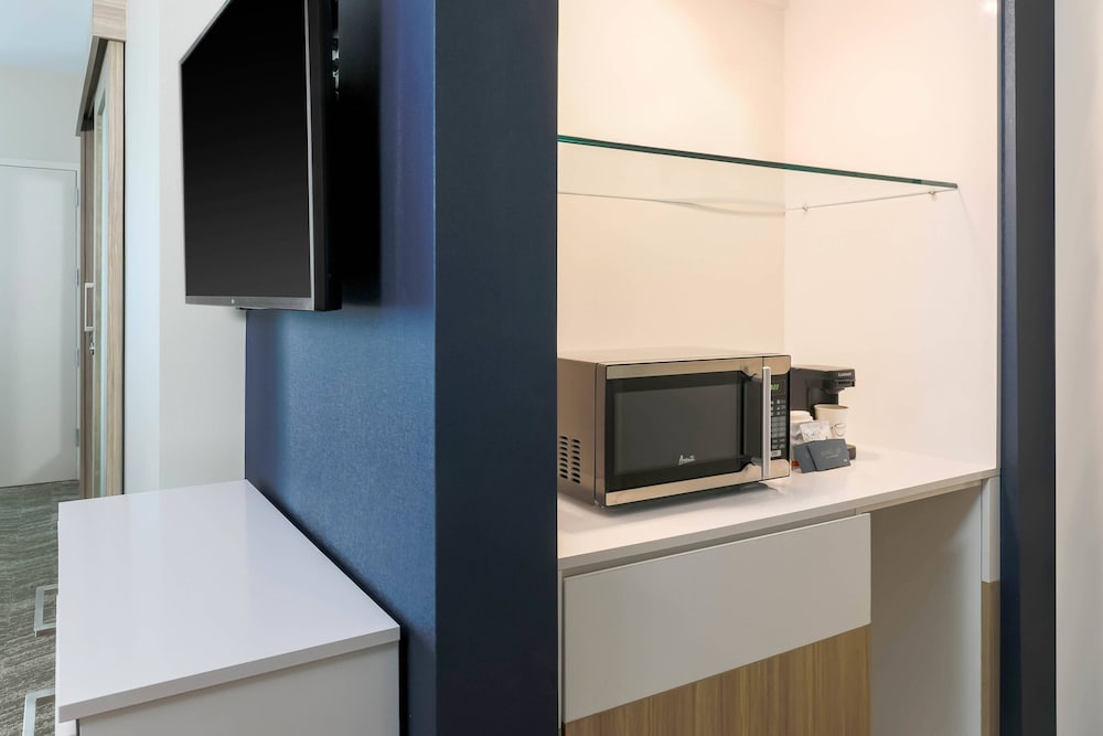 Studio, 2 Queen Beds, City View (Mobility Accessible, Tub) - Photo 1