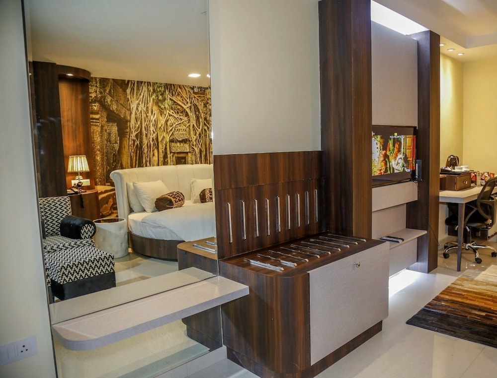 Royal Double Room, Non Smoking photo 3