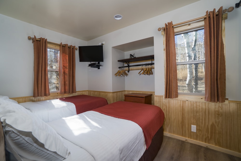 Deluxe Cabin, 2 Bedrooms (Rainbow)