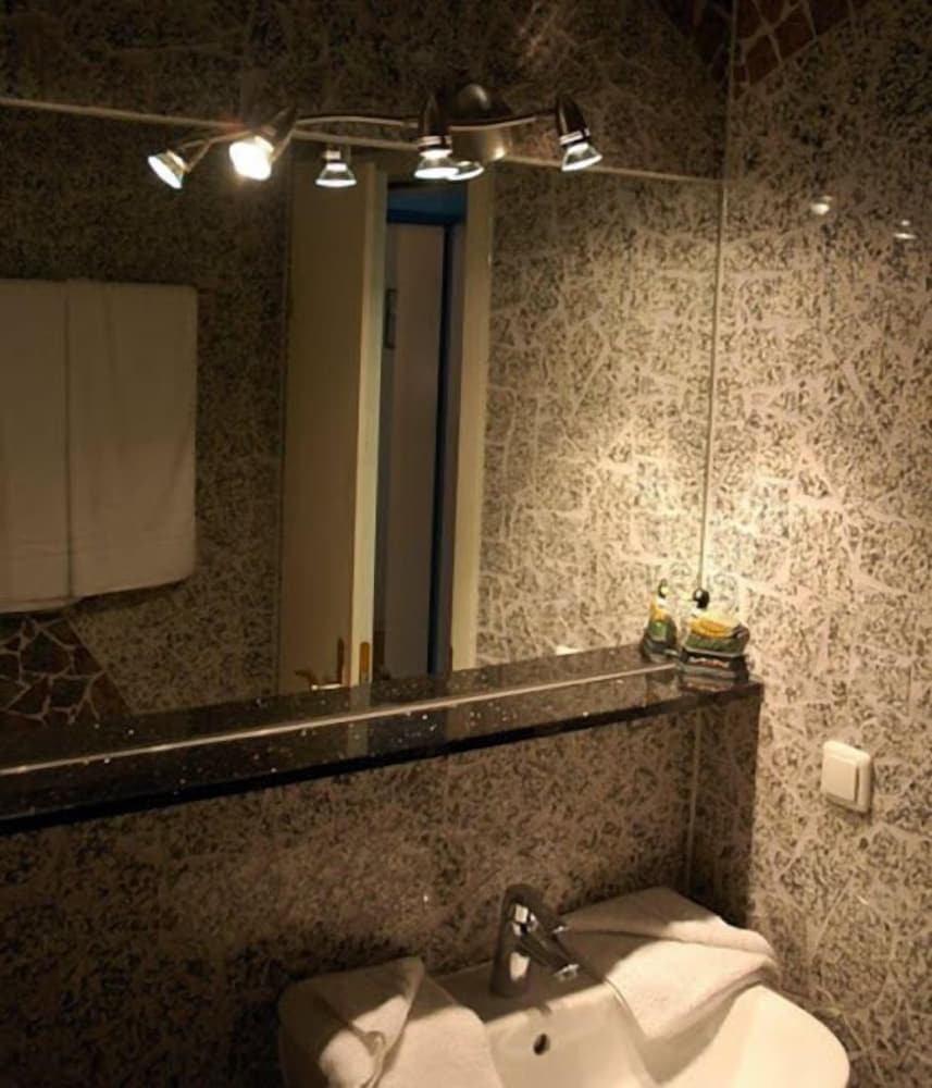 Suite with private sauna and hot tub photo 3
