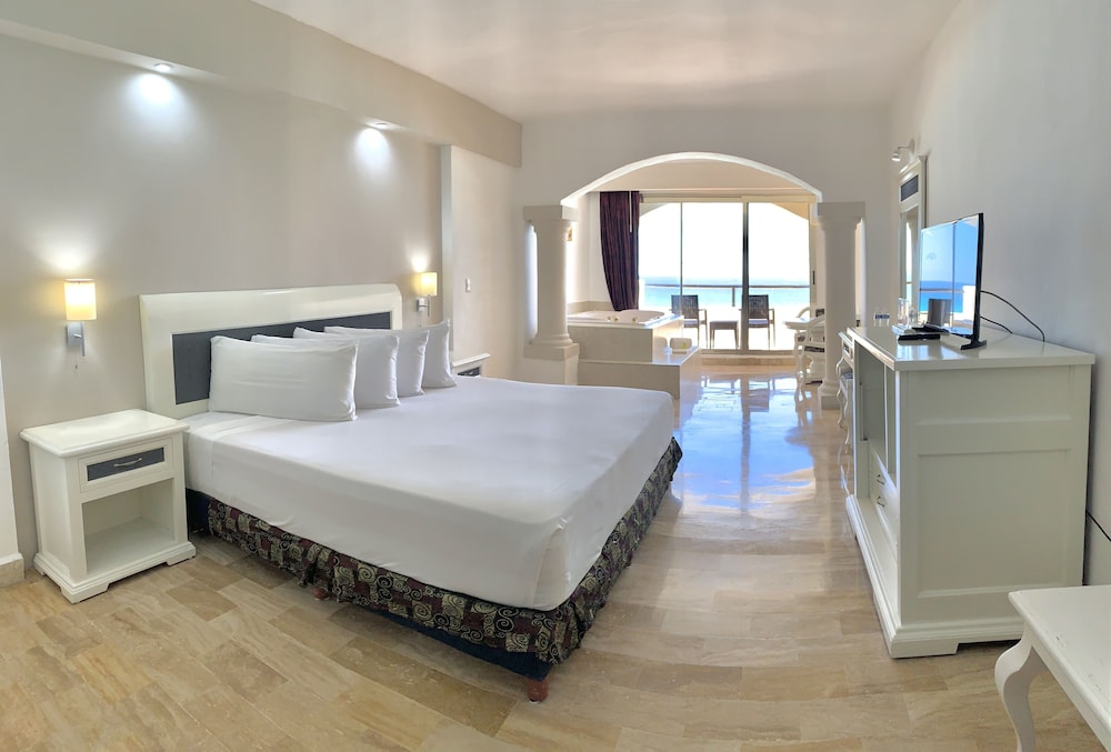 Superior Room, 1 King Bed, Terrace, Ocean View photo 1