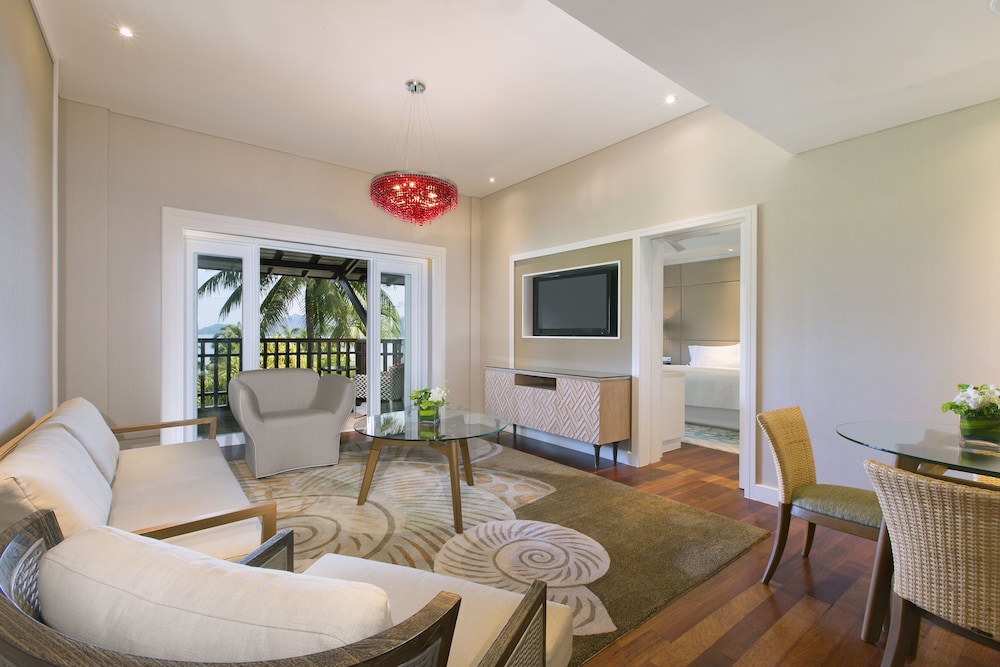 Suite, 1 Bedroom, Partial Ocean View - Photo 2