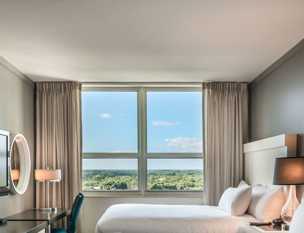 Suite, Balcony, Bay View (Living Room) photo 1