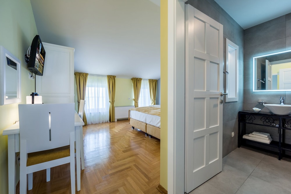 Deluxe Double Room (306) photo 2