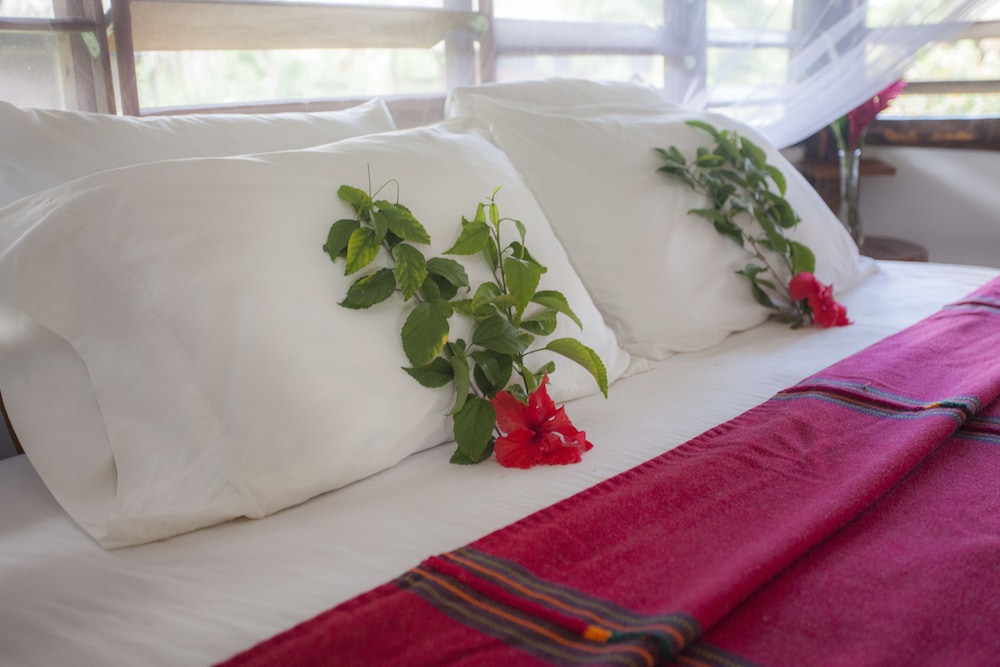 Honeymoon Cabin, 1 King Bed, River View, Overwater photo 2