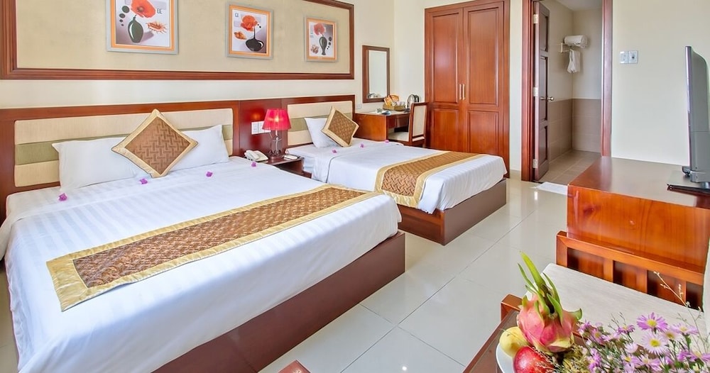 Deluxe Triple Room, Multiple Beds, City View