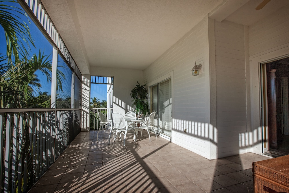 Deluxe Suite, 2 Bedrooms, Kitchen - Photo 5