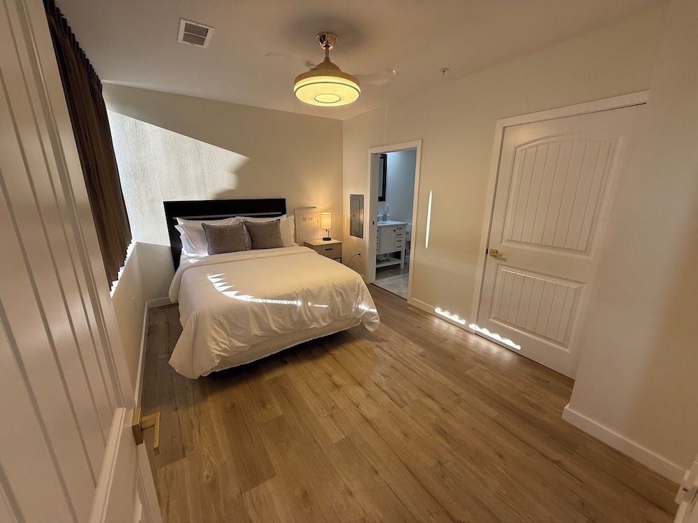 Luxury Apartment, Tower