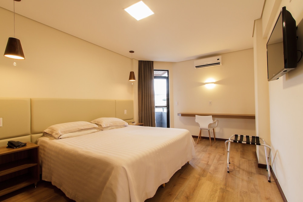Deluxe Room, 1 Queen Bed, Non Smoking - Photo 1