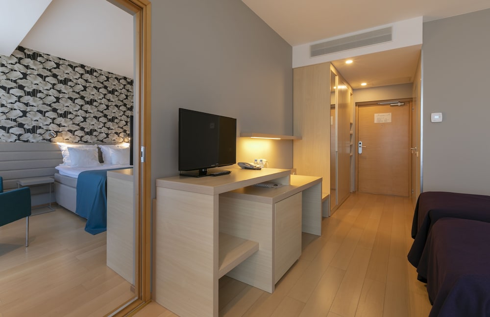 Twin Room, Balcony (45 Minutes Massage Included) photo 3