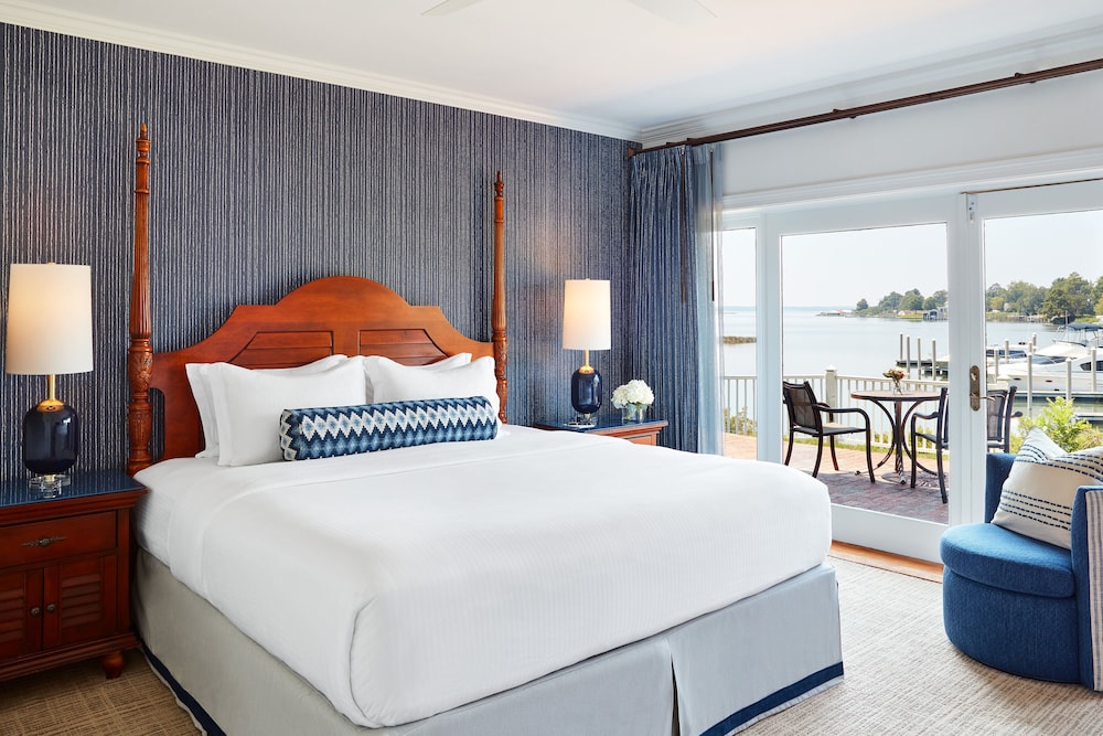 Deluxe Room, 1 King Bed (Water View) photo 2