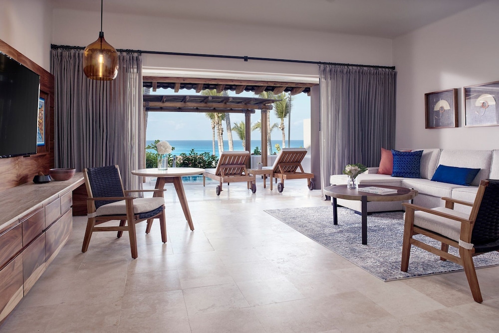 Ocean Plunge Pool Suite - Photo 2