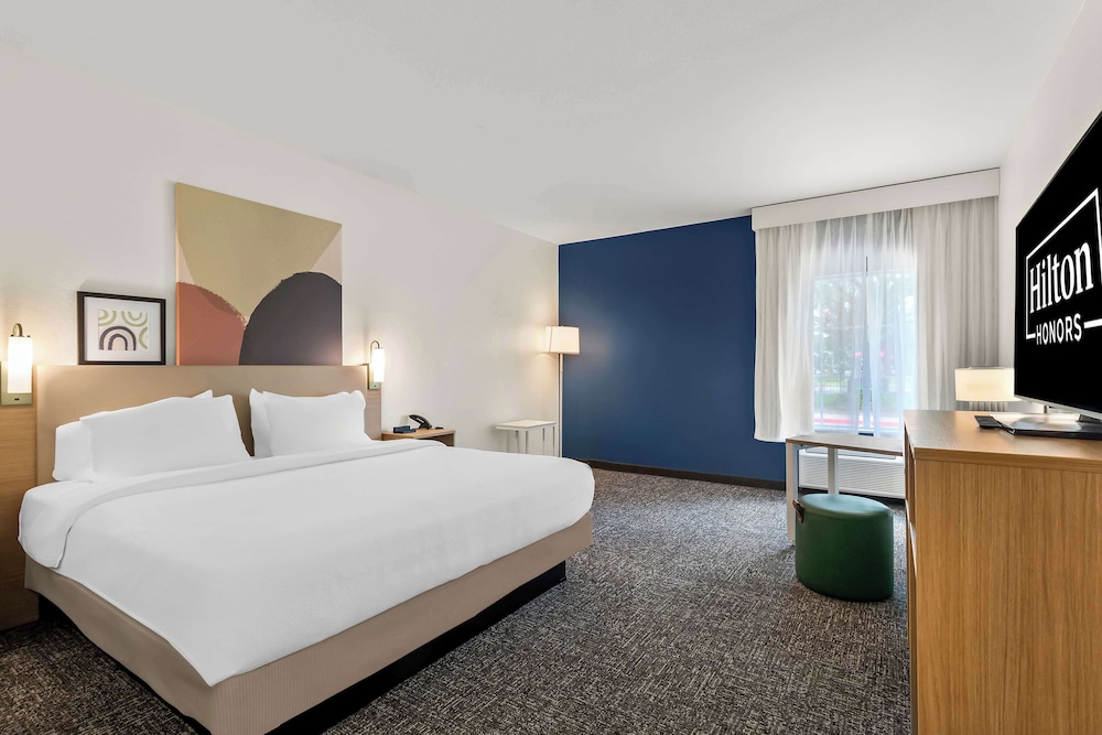 Suite, 1 King Bed, Accessible (Mobility & Hearing, Roll-in Shower) - Photo 5