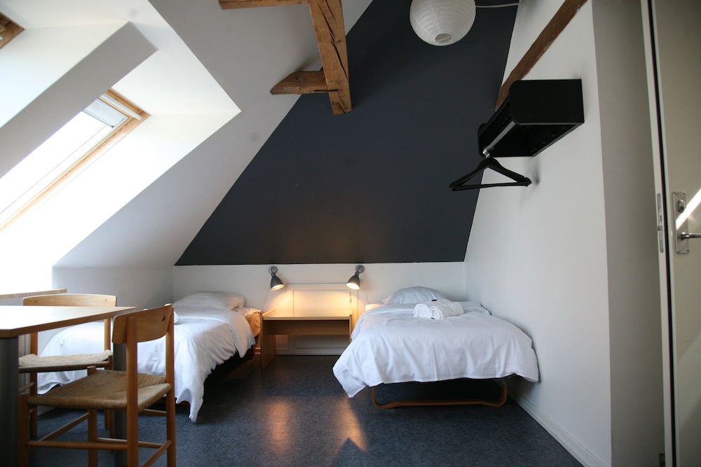Traditional Quadruple Room, Shared Bathroom photo 2