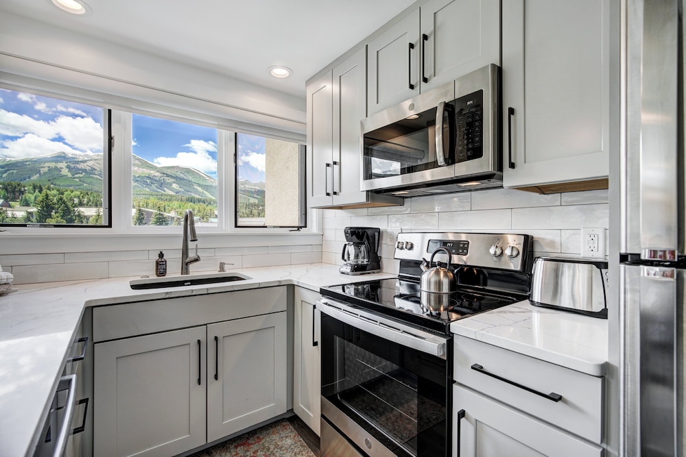 Premier Studio (Condominium) - Photo 17