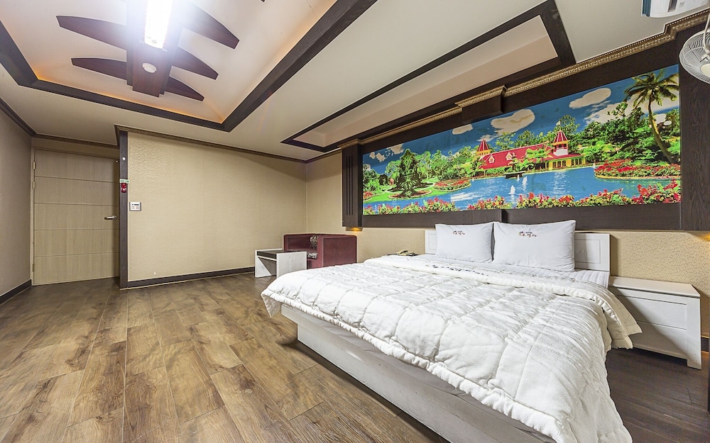 Room (Deluxe room)