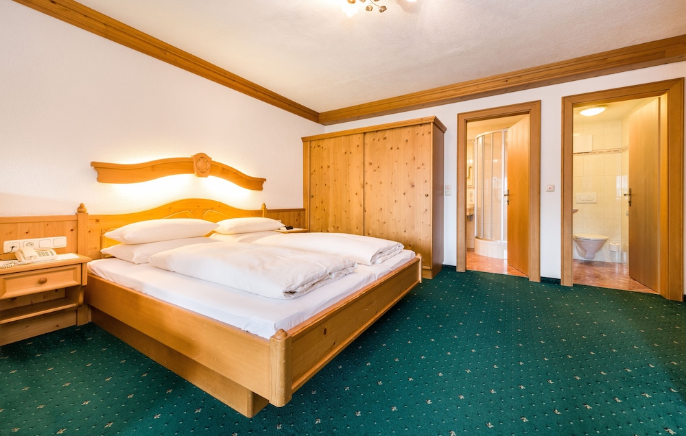 Deluxe Double Room, Balcony, Mountain View photo 2