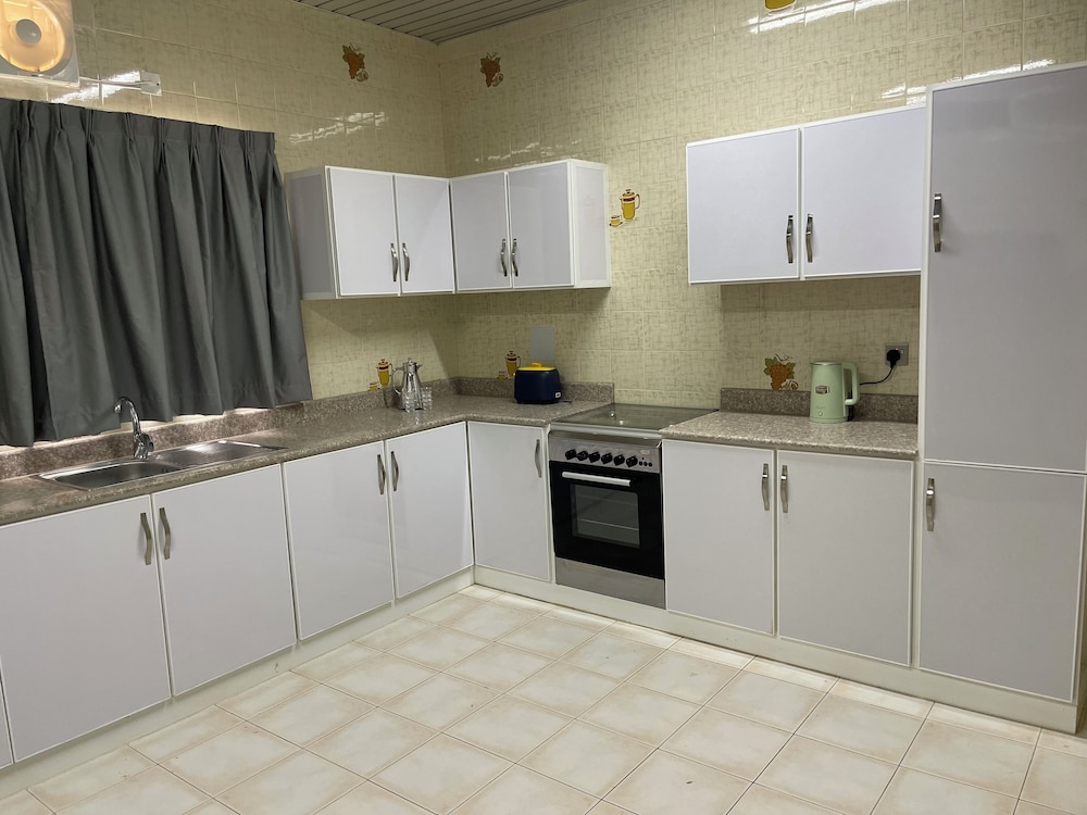3 Bedroom Villa With Garden photo 2