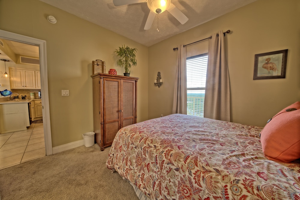 Condo, 2 Bedrooms