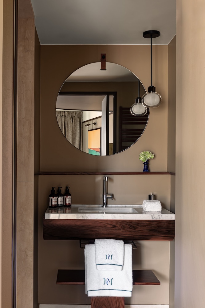 Junior Suite, Corner thumbnail 5