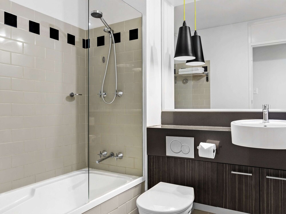 Two Bedroom One Bathroom Apartment with Balcony, non-smoking photo 2