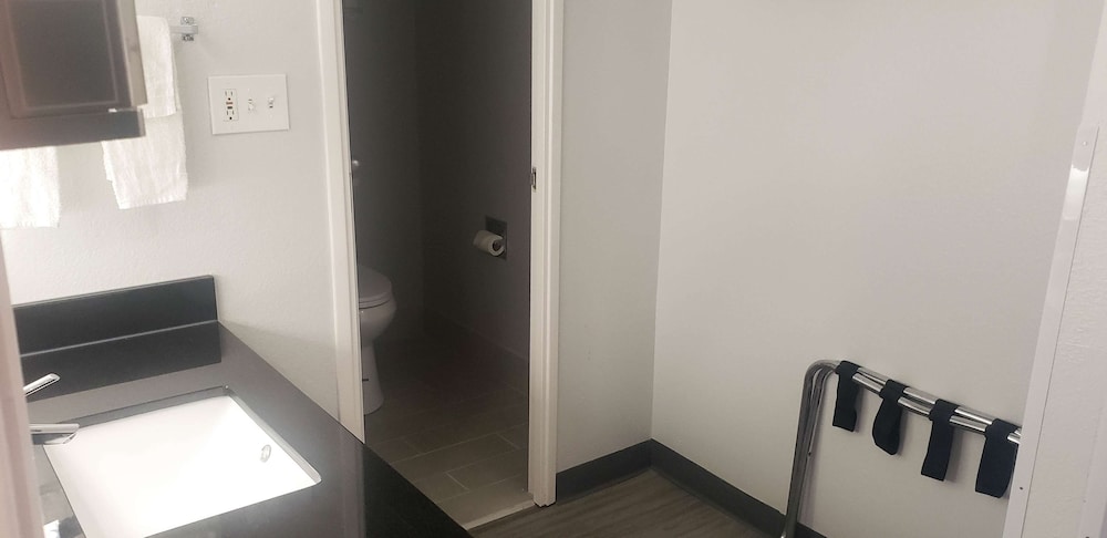 Standard Room, 2 Double Beds, Non Smoking - Photo 4