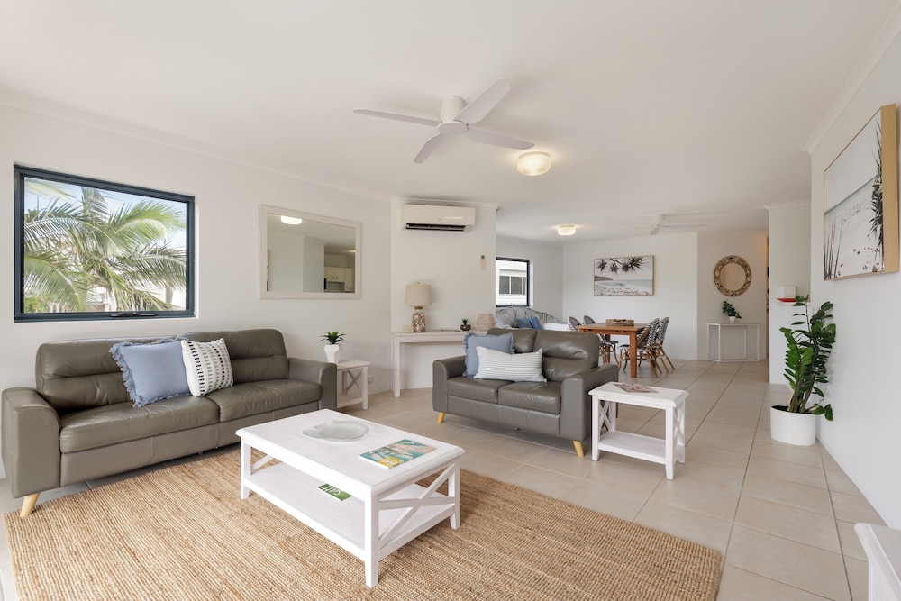 Off-Site - Tropical Tree Views - Central Sunshine Beach Village photo 2
