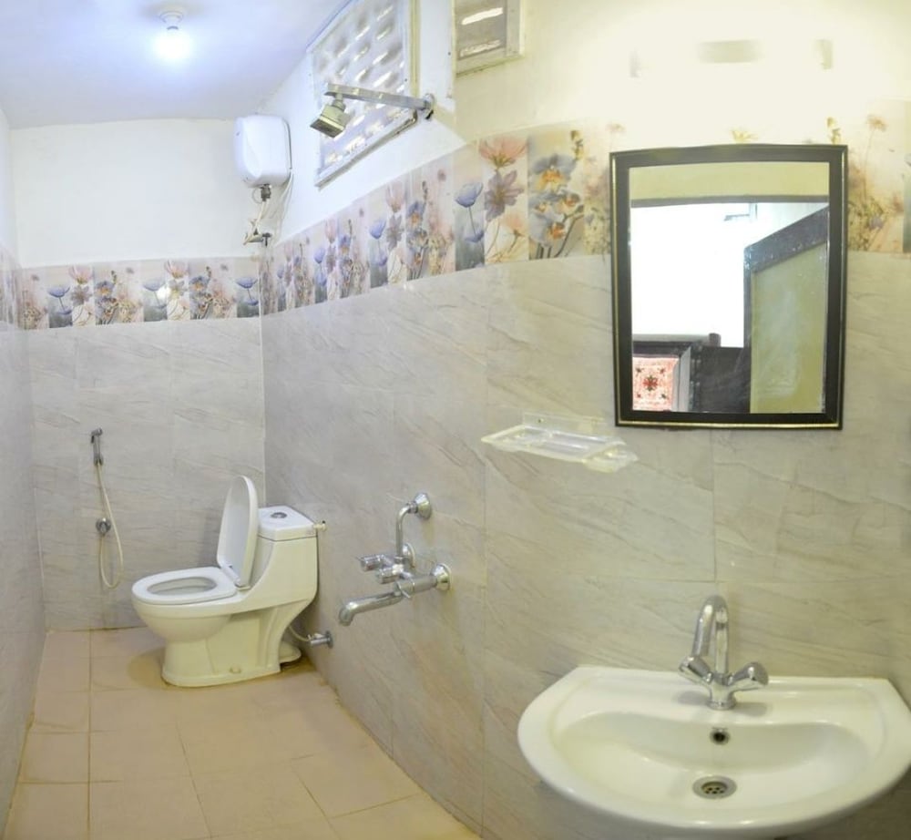 Deluxe Double Room (AC) photo 3