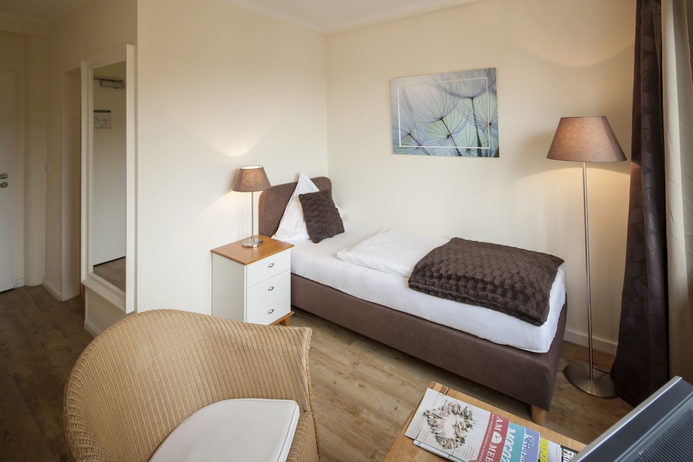 Basic Single Room photo 2