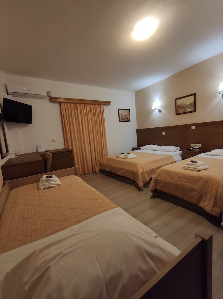 Quadruple Room, Partial Sea View photo 3