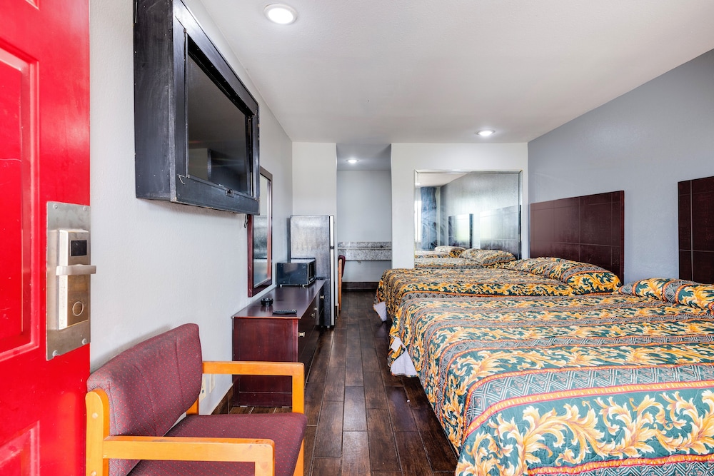 Room, 2 Queen Beds, Non Smoking - Photo 1